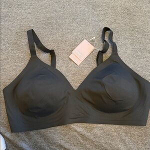 Audren Women's Elegant Black Bra